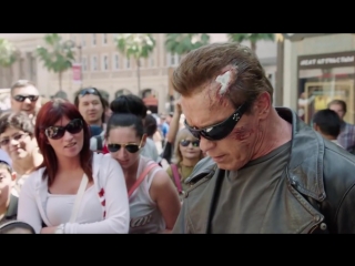 arnold schwarzenegger pretended to be a wax copy of himself